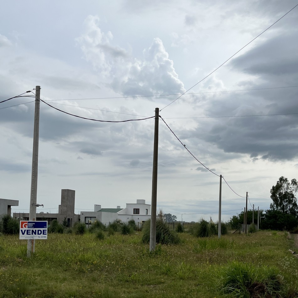 LOTE EN ESQUINA EN HERMOSA ZONA RESIDENCIAL QUINTAS CON GAS NATURAL