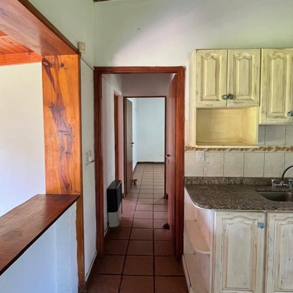 CASA QUINTA CON AMPLIO PARQUE Y QUINCHO EN VENTA