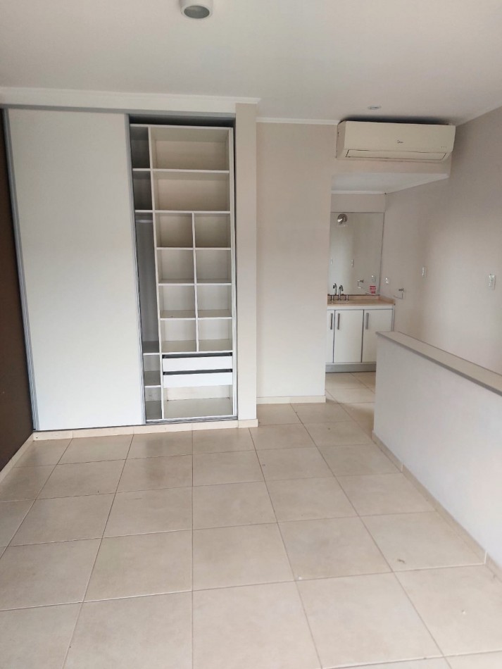 DEPARTAMENTO EN 1o PISO POR ESCALERA