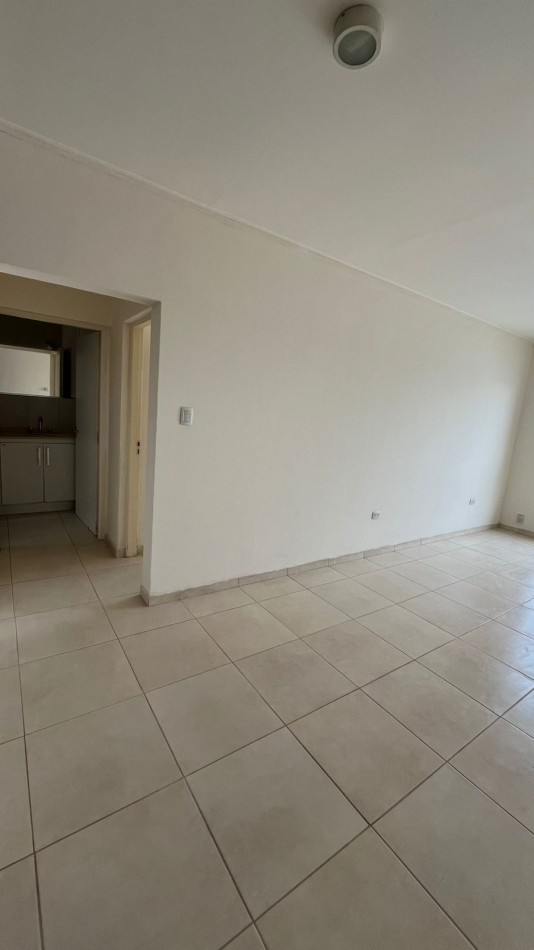 DEPARTAMENTO EN PLANTA ALTA POR ESCALERA