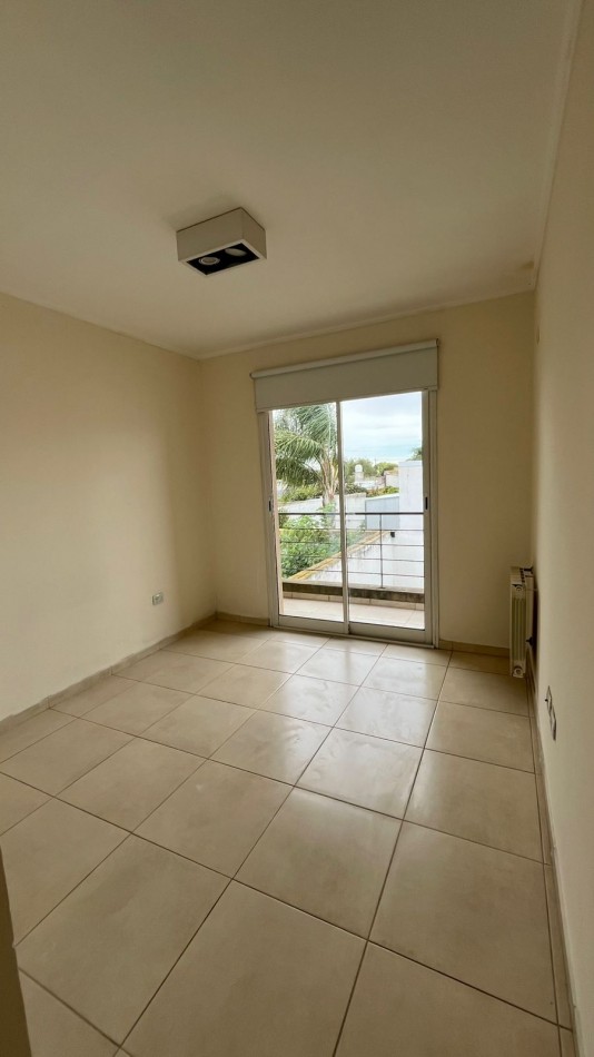DEPARTAMENTO EN PLANTA ALTA POR ESCALERA