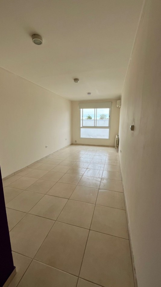 DEPARTAMENTO EN PLANTA ALTA POR ESCALERA
