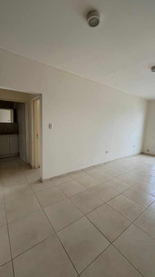 DEPARTAMENTO EN PLANTA ALTA POR ESCALERA