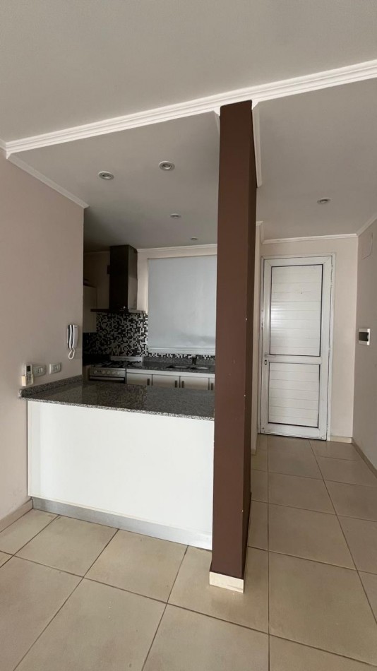 DEPARTAMENTO EN PLANTA BAJA CON PATIO EN ALQUILER 