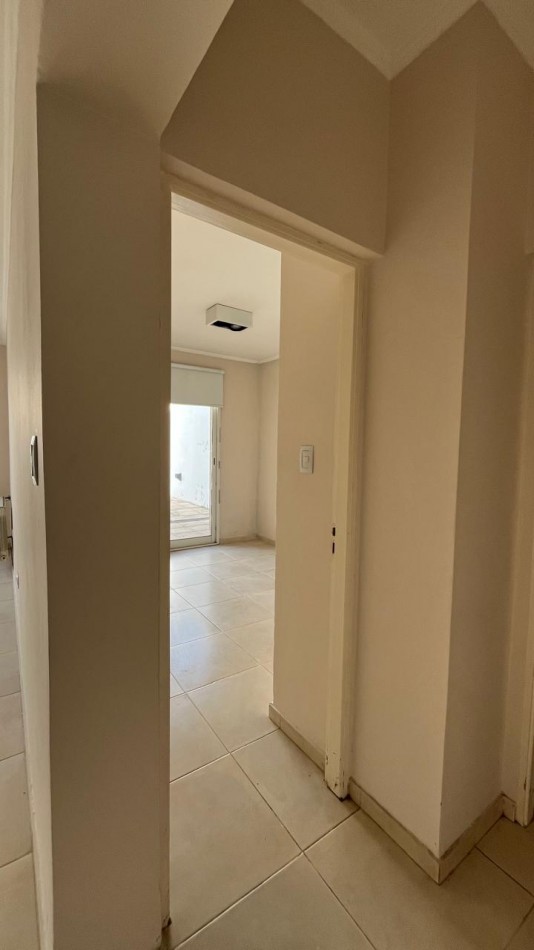 DEPARTAMENTO EN PLANTA BAJA CON PATIO EN ALQUILER 