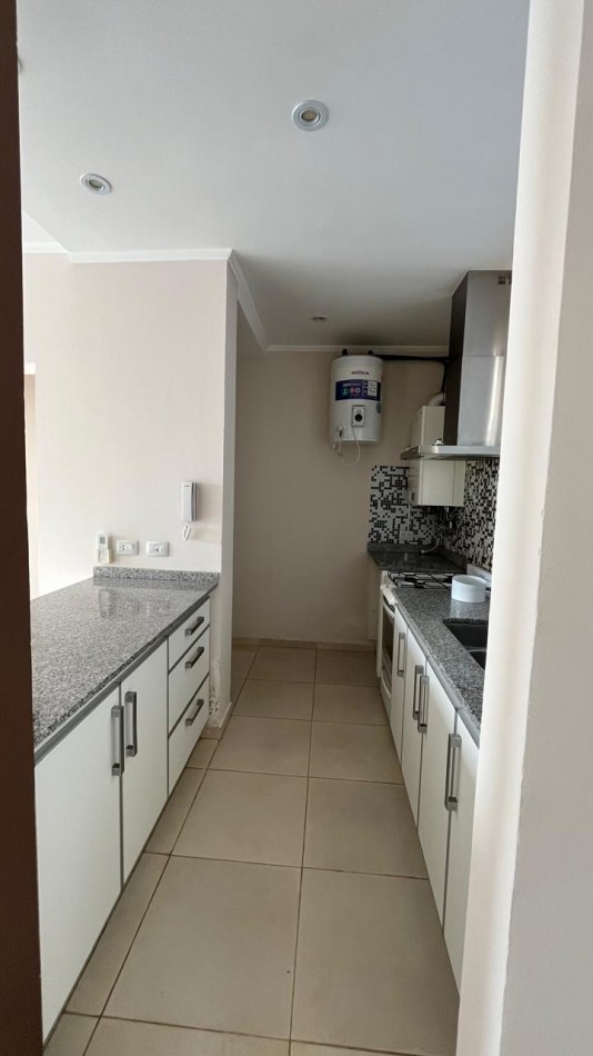 DEPARTAMENTO EN PLANTA BAJA CON PATIO EN ALQUILER 
