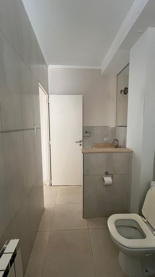 DEPARTAMENTO EN PLANTA BAJA CON PATIO EN ALQUILER 