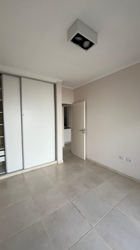 DEPARTAMENTO EN PLANTA BAJA CON PATIO EN ALQUILER 