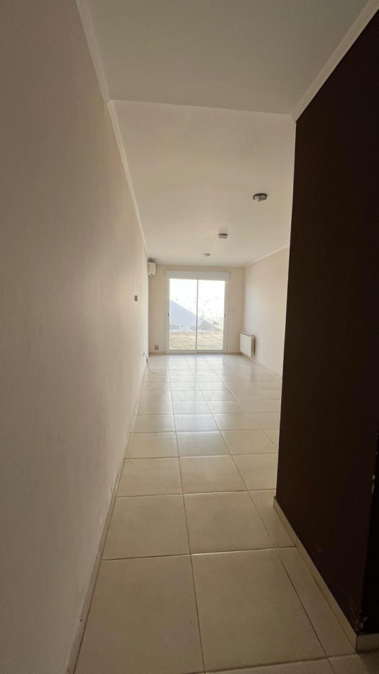 DEPARTAMENTO EN PLANTA BAJA CON PATIO EN ALQUILER 