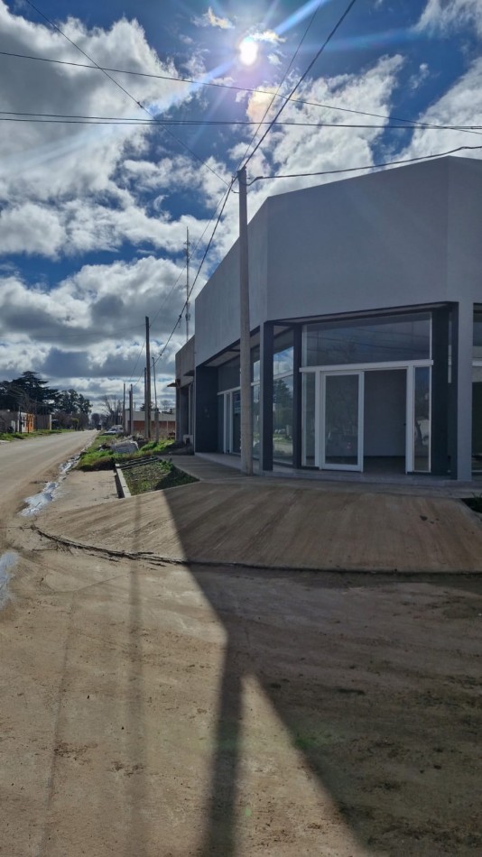LOCAL COMERCIAL A ESTRENAR EN ESQUINA