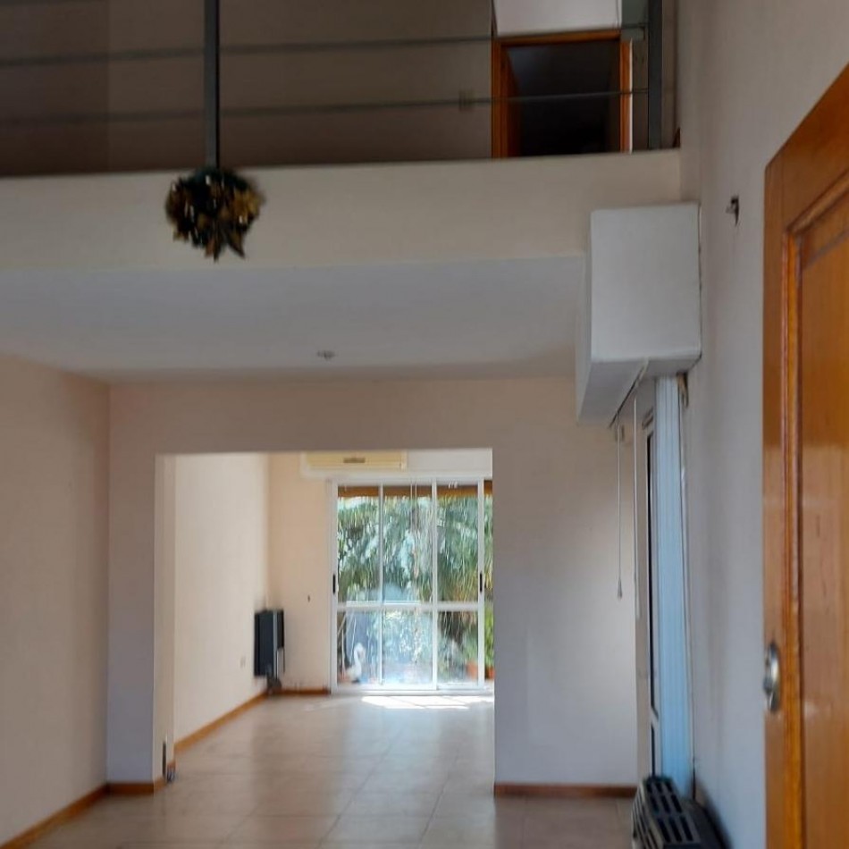 DUPLEX EN VENTA CON EXCELENTE UBICACION