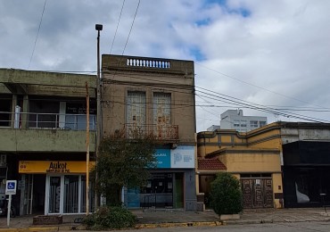 AMPLIO DEPARTAMENTO SOBRE AV. VEDIA PARA RECICLAR