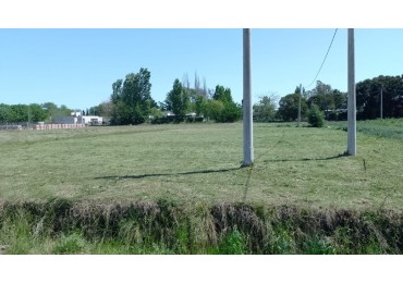 LOTE EN ESQUINA CON PROYECTO DE VIVIENDA FAMILIAR