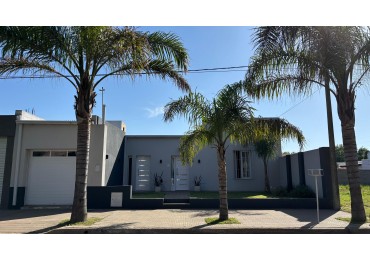 CASA EN VENTA CON QUINCHO Y GRAN PATIO