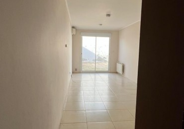 DEPARTAMENTO EN PLANTA BAJA CON PATIO EN ALQUILER 