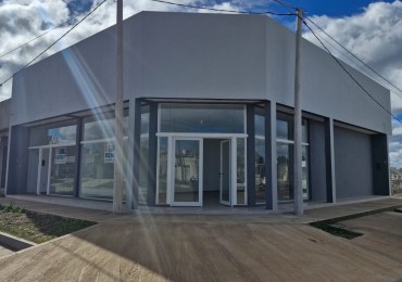 LOCAL COMERCIAL A ESTRENAR EN ESQUINA